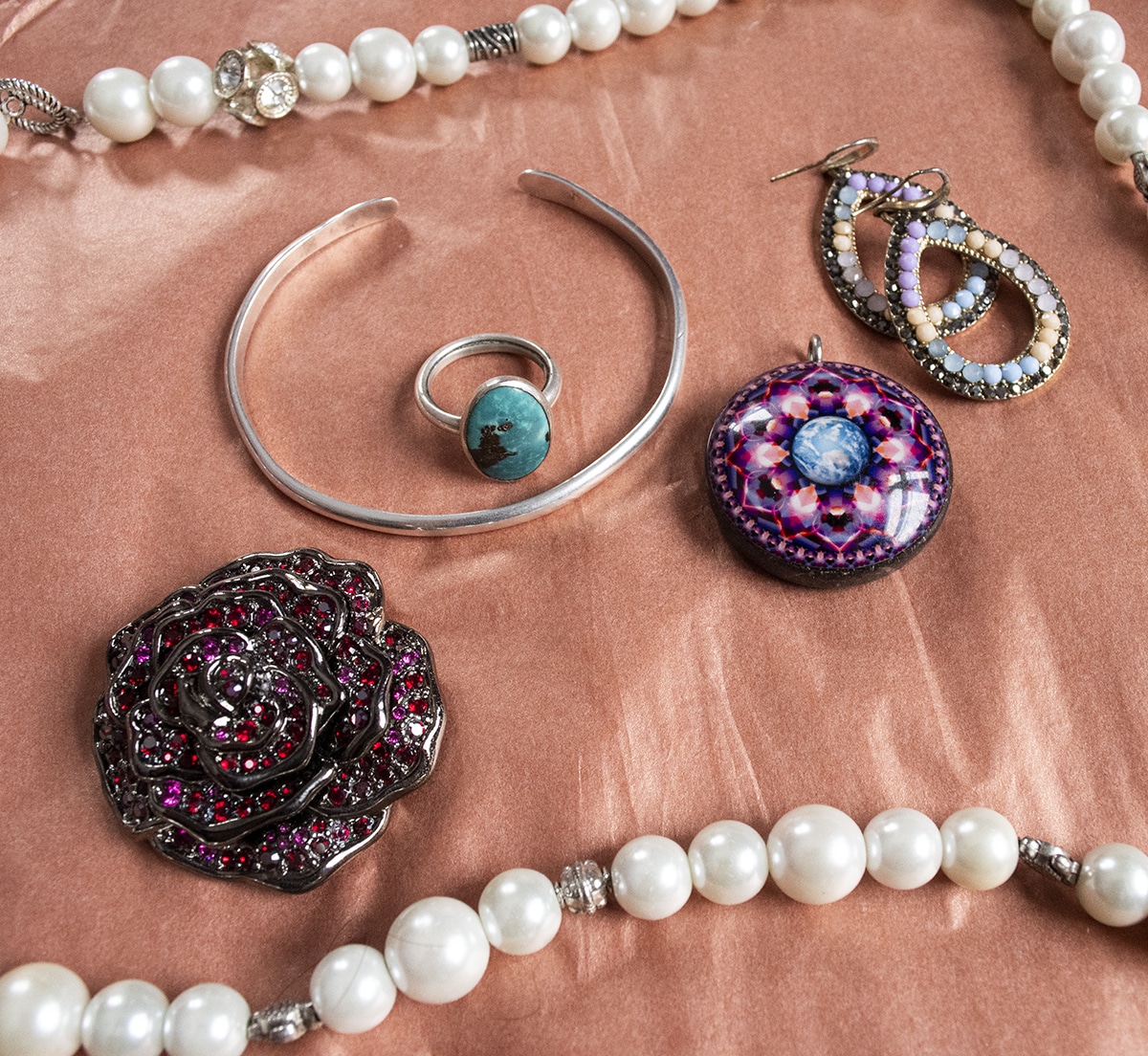 Valentine’s Day Presents for Writers: 4 Causes Why Jewellery is a Should-Give Reward.